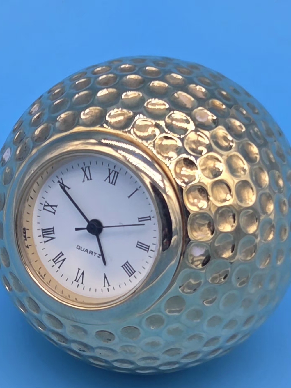 Vintage Gold Golf Ball Table Clock - Elegant Home Wall Decor